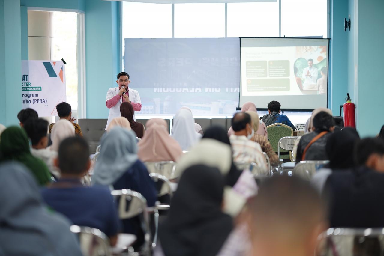 Gambar RS UIN Alauddin Gelar Bakti Sosial, Bagikan Kacamata Gratis dan Pemeriksaan Kesehatan