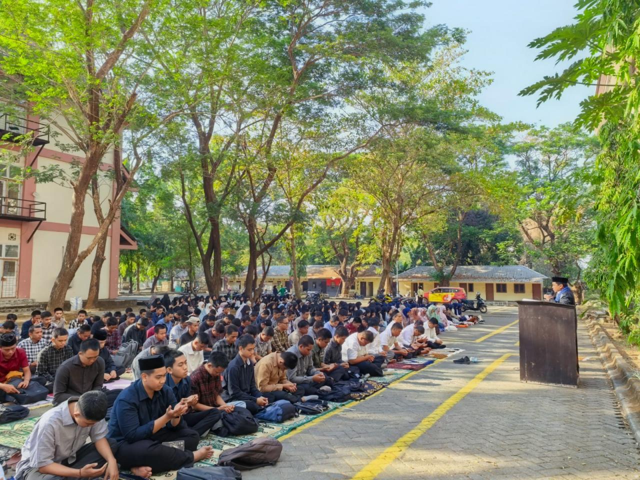 Gambar LDF dan DEMA FST UIN Alauddin Gelar Shalat Istisqa