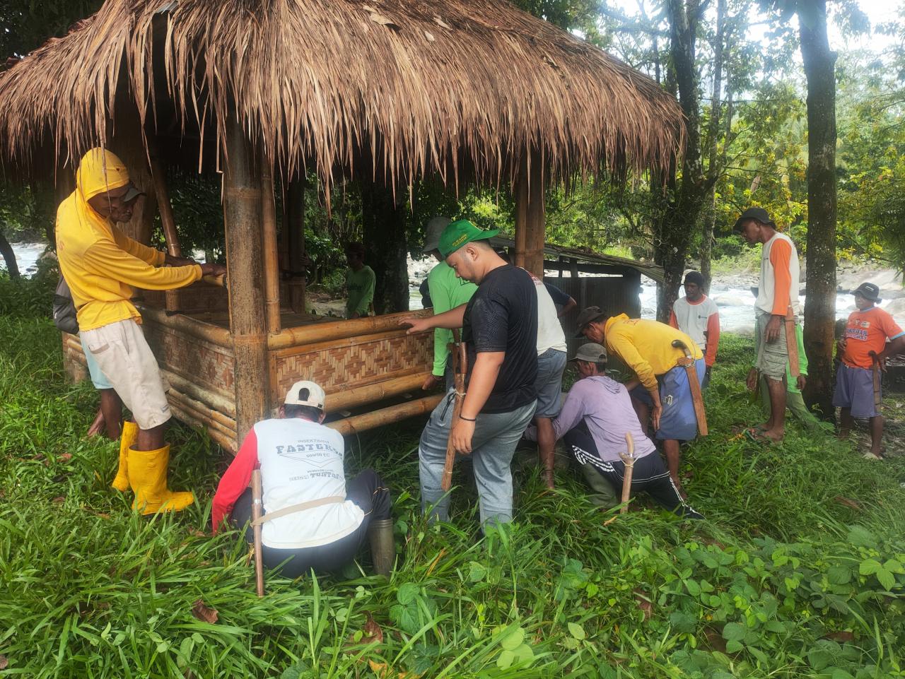 Gambar Wujudkan Pariwisata Berkelanjutan, Mahasiswa KKN Benahi Wisata Lembah Hijau di Desa Mattampapole