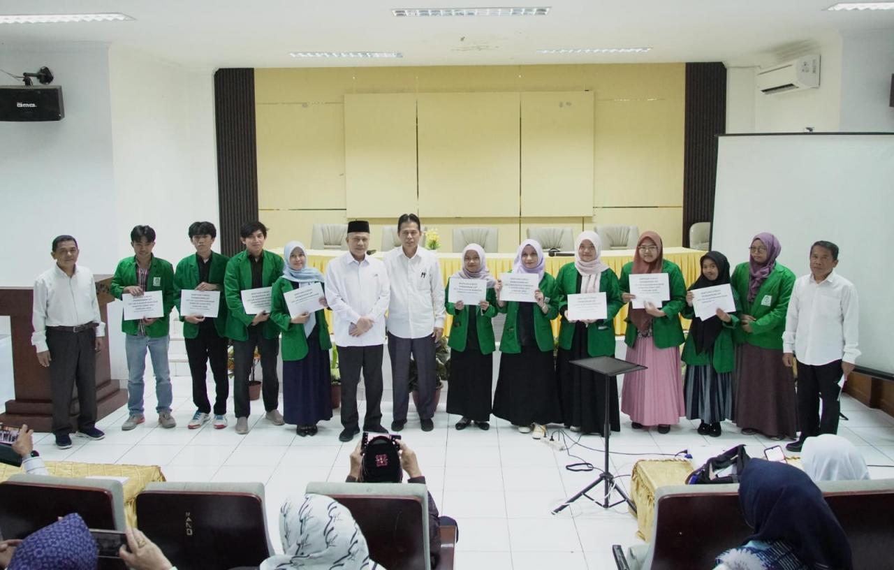 Gambar UPZ UIN Alauddin Makassar Salurkan Beasiswa Pendidikan kepada Mahasiswa FAH