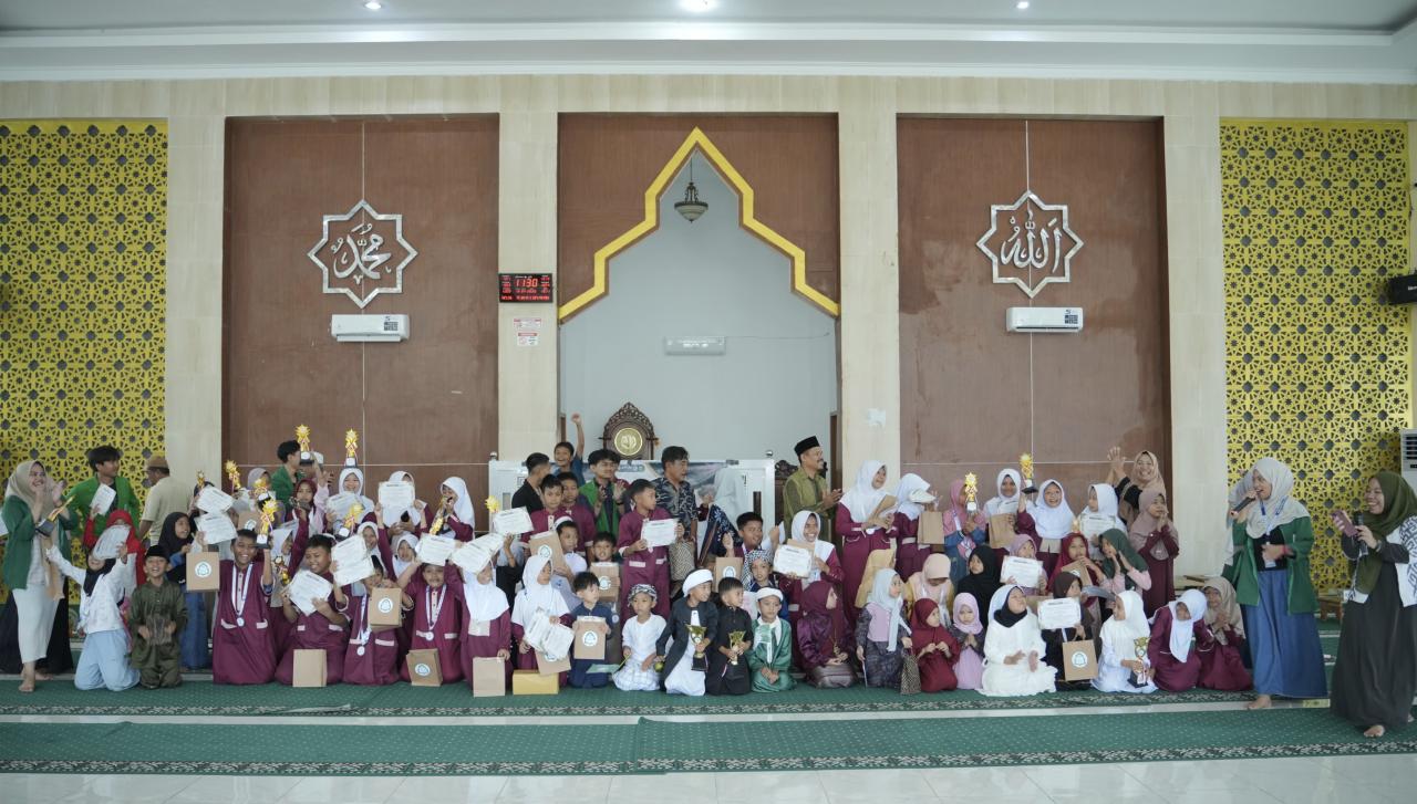 Gambar Kolaborasi Mahasiswa KKN UIN Alauddin dan Latansa Bimbel Warnai Festival Anak Sholeh di Luwu