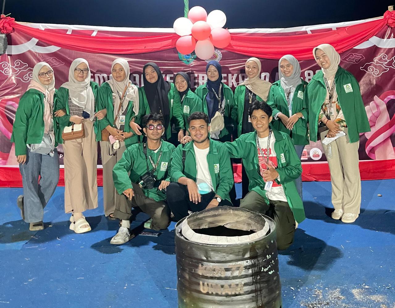 Gambar Mahasiswa KKN Angkatan 77 UINAM Hadirkan Inovasi Pembakar Sampah Minim Asap