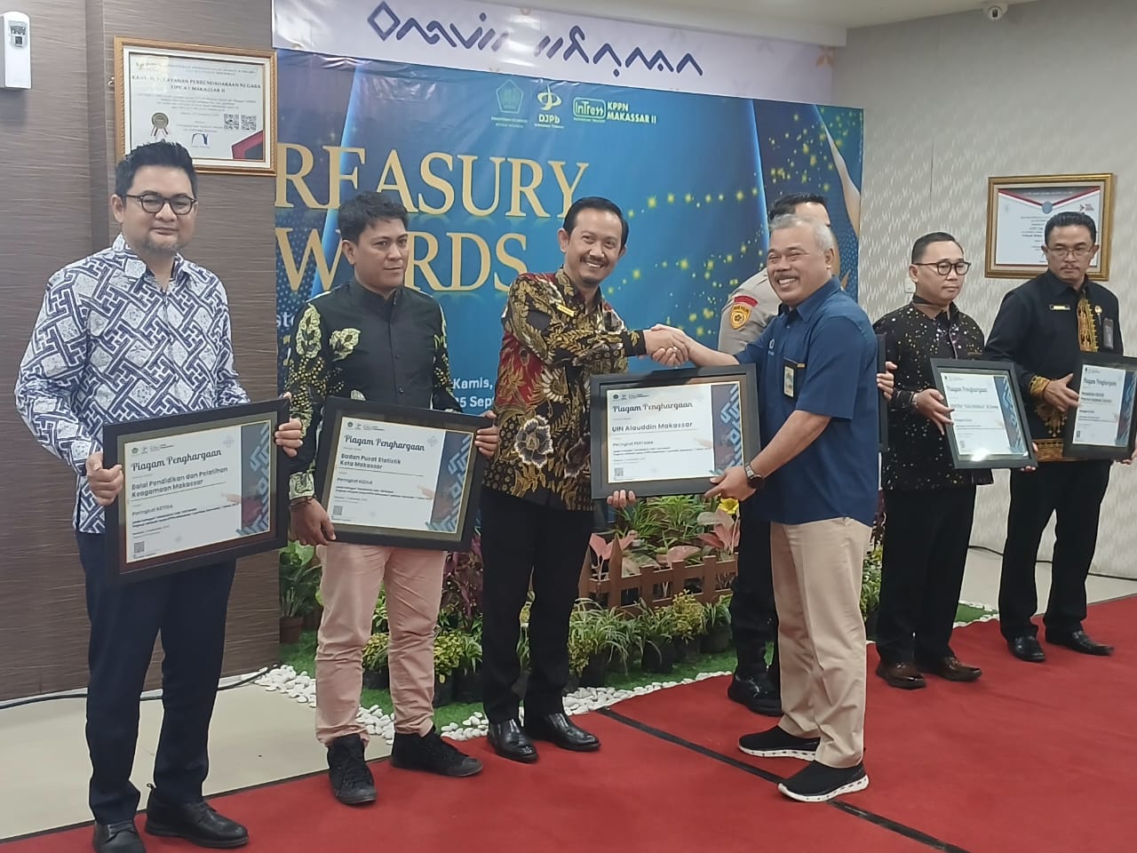Gambar UIN Alauddin Makassar Raih Treasury Awards KPPN II Makassar Kategori Transaksi CMS Tertinggi