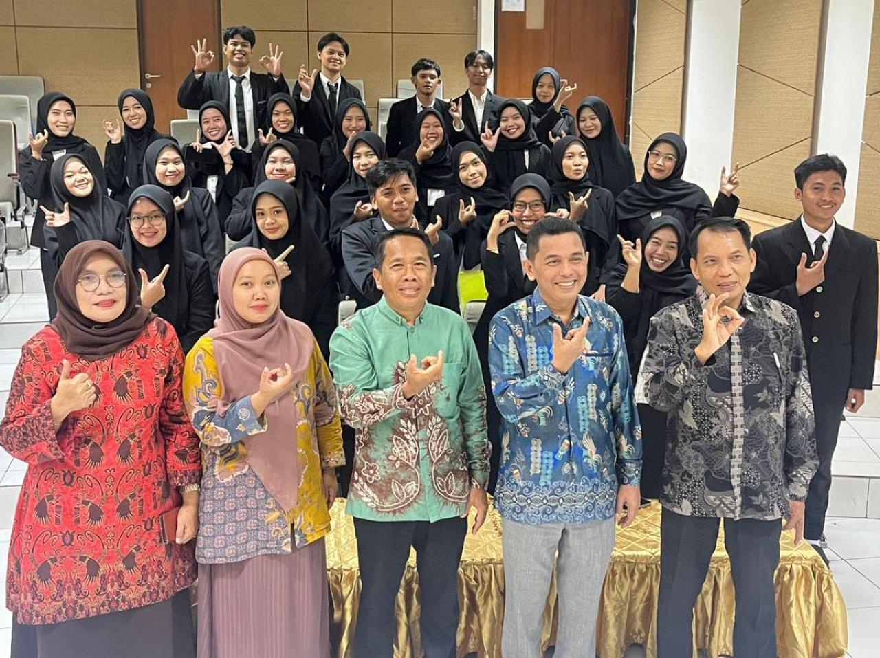 Gambar FAH UIN Alauddin Makassar Resmi Yudisium 26 Mahasiswa