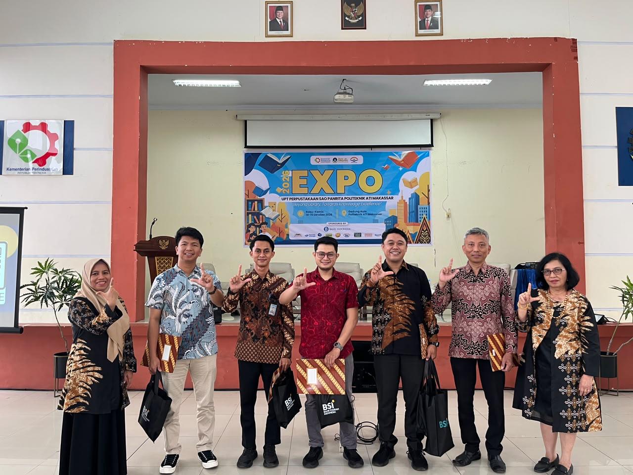 Gambar Dosen UIN Alauddin Hibahkan 11 Buku Karya Sendiri ke Perpustakaan Sao Panrita
