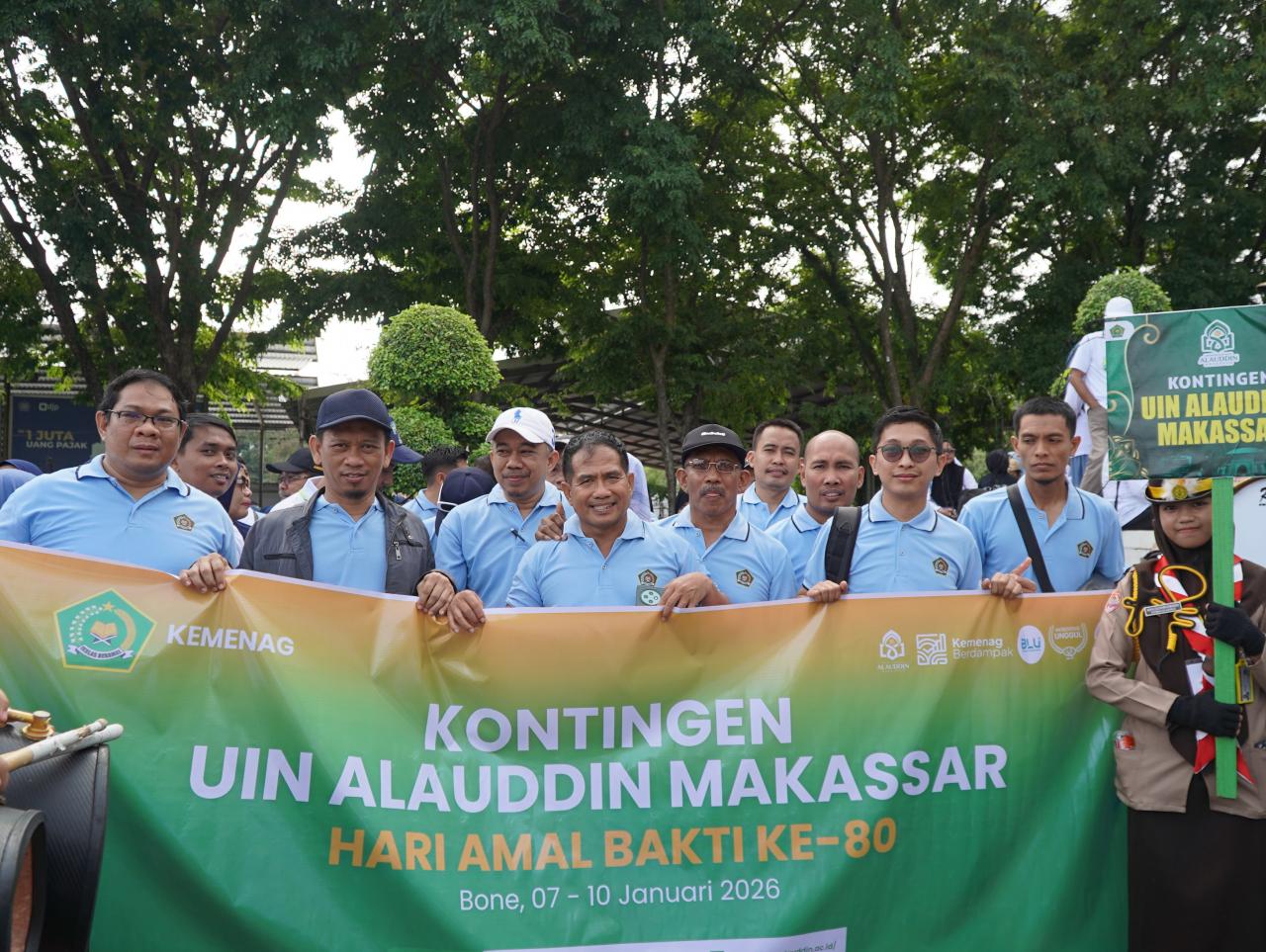 Gambar Kontingen UIN Alauddin Makassar Tampil Semarak pada Gerak Jalan Santai Kerukunan HAB ke-80 di Bone