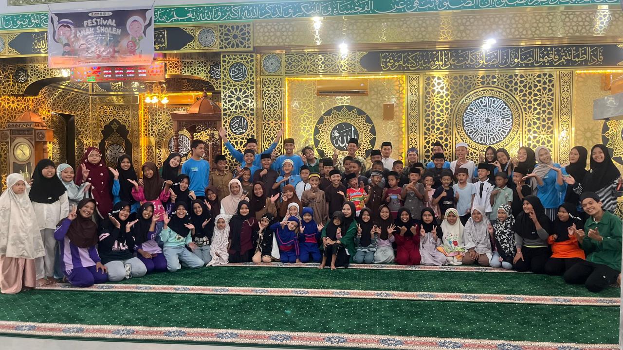 Gambar KKN UIN Alauddin Hidupkan Spirit Religius Anak Lewat Festival Anak Saleh di Manisa