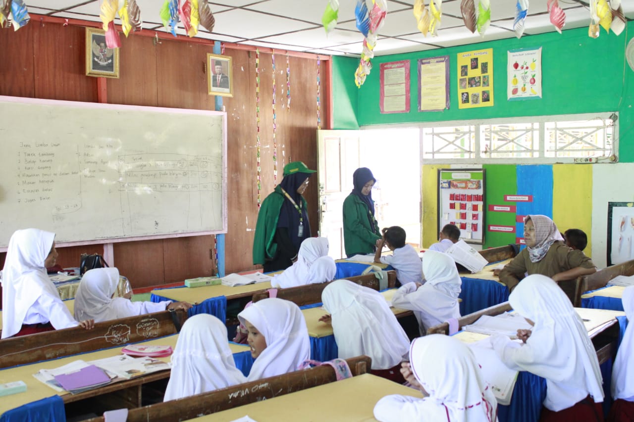 Gambar Siswa SD Masih Kesulitan Membaca, Mahasiswa KKN UIN Alauddin Hadirkan Solusi