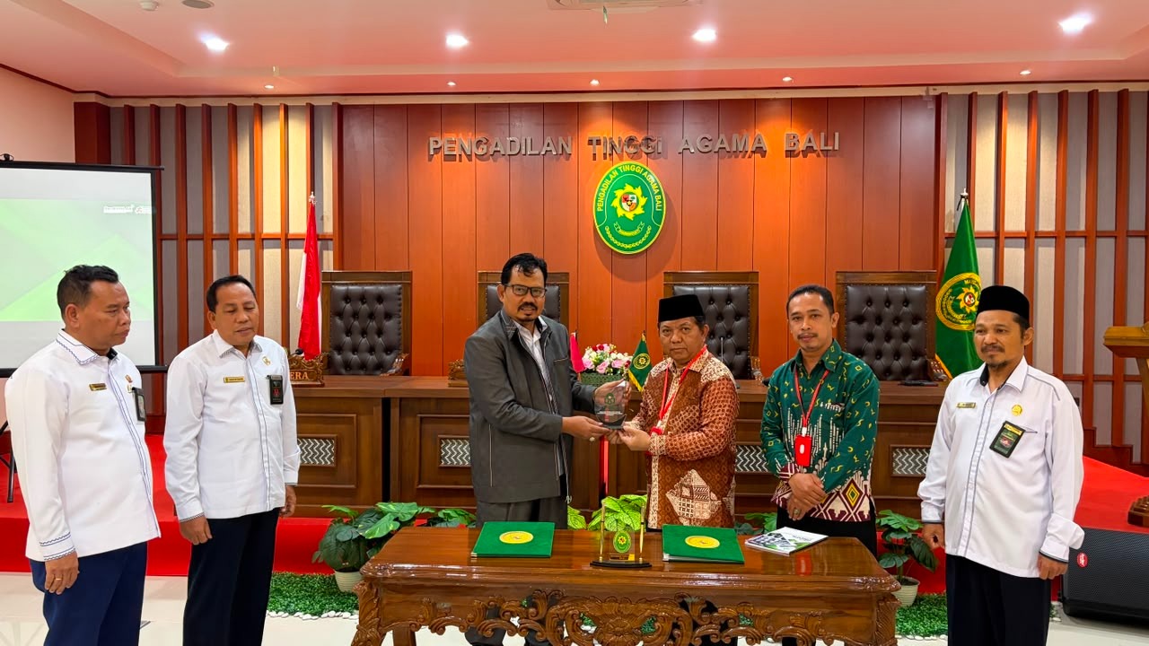Gambar Ruang Sidang ke Masyarakat, Mahasiswa FSH UIN Alauddin Tebar Edukasi Hukum melalui KKN Integrasi