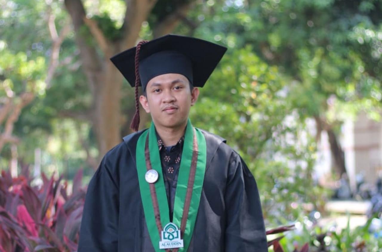 Gambar Keterbatasan Ekonomi Tak Surutkan Semangat, Ichsan Raih Lulusan Terbaik Wisuda Angkatan 113