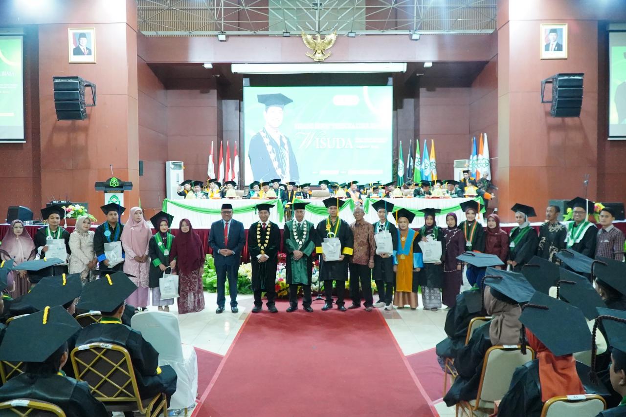 Gambar Wisuda Angkatan ke-115: Tiga Mahasiswa Berprestasi UIN Alauddin Raih IPK Sempurna 4.00