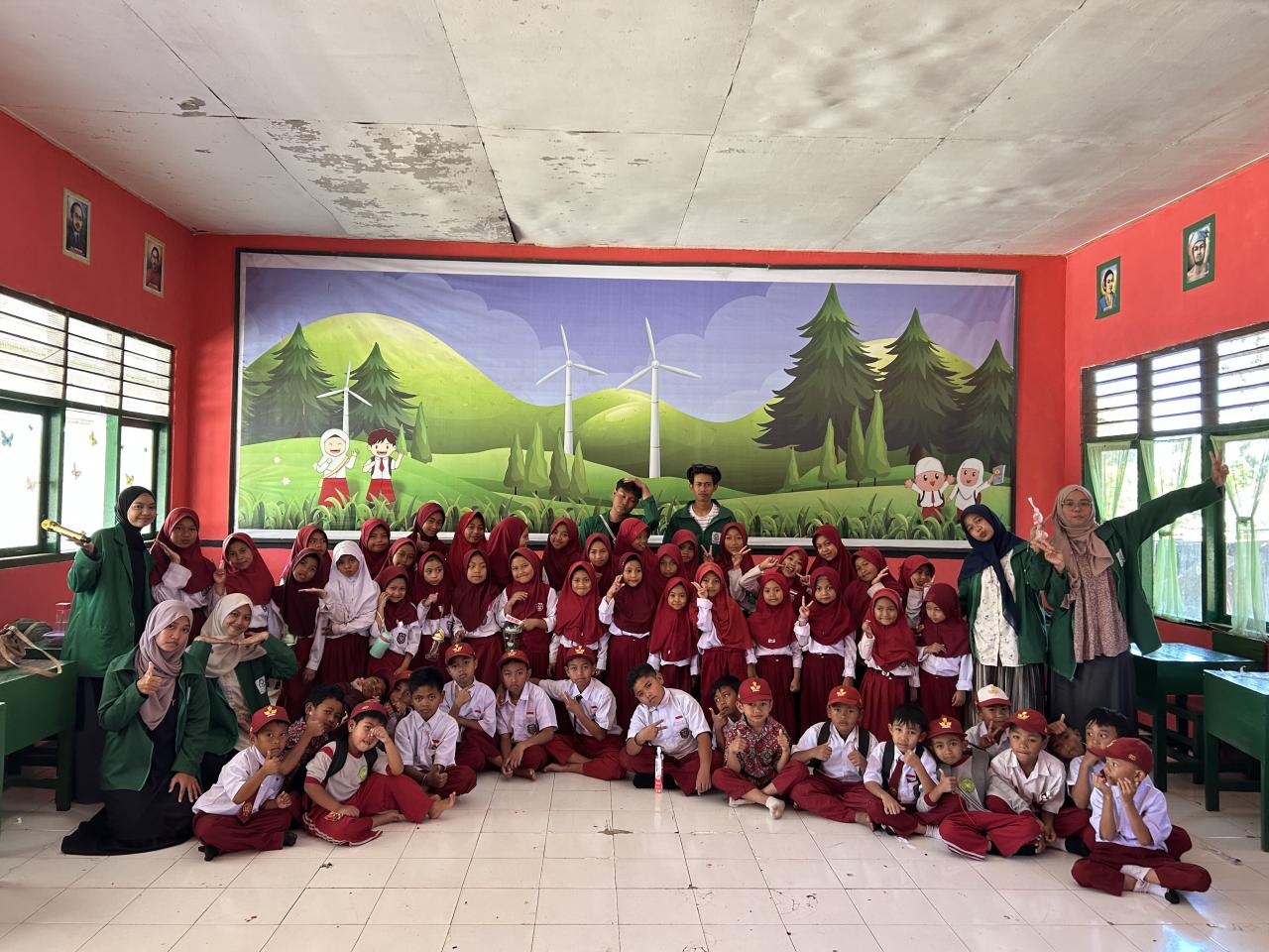 Gambar Lewat Cara Interaktif, Mahasiswa KKN UIN Alauddin Ajak Siswa Praktik PHBS