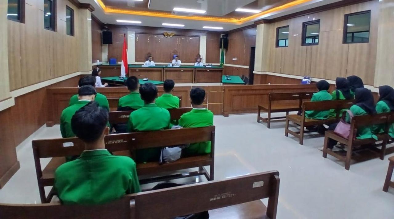 Gambar 12 Mahasiswa FSH UIN Alauddin Jalani Magang di PTUN Makassar