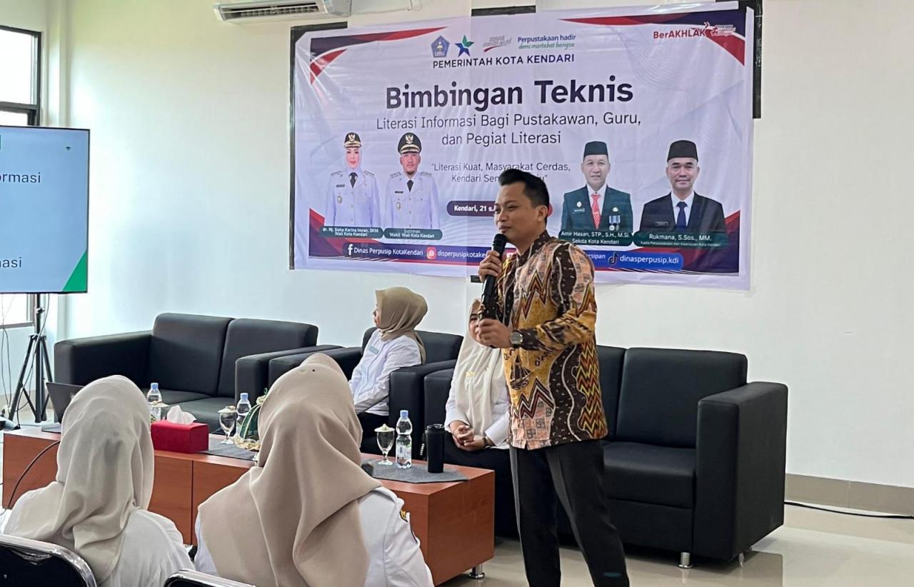 Gambar Dr. Nasrullah Gaungkan Pentingnya Literasi Informasi di Kendari