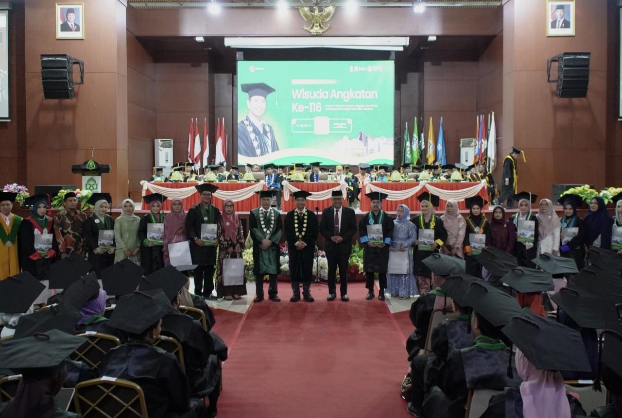 Gambar Di Balik Toga Wisuda 116: Ketangguhan, Konsistensi, dan IPK Nyaris Sempurna