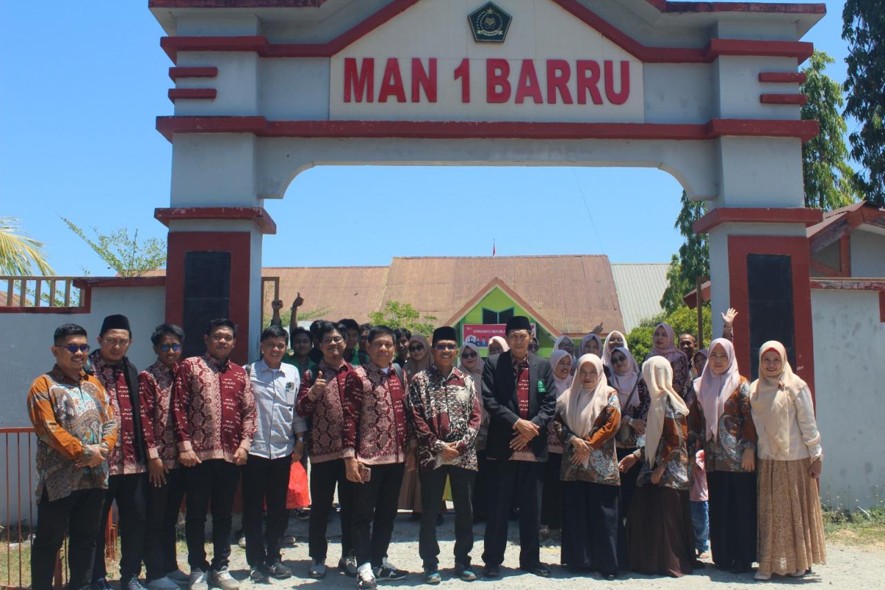 Gambar Dosen HTN UIN Alauddin Makassar Laksanakan Pengabdian kepada Masyarakat di MAN 1 Barru