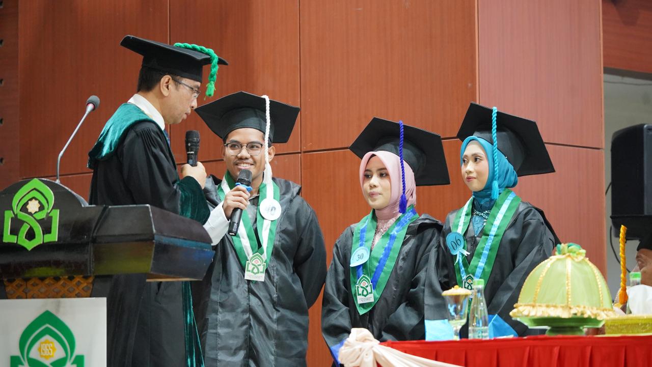 Gambar Wisuda Ke-117 UIN Alauddin: Jadilah Sarjana Suci Seperti Spidol dan Penghapus