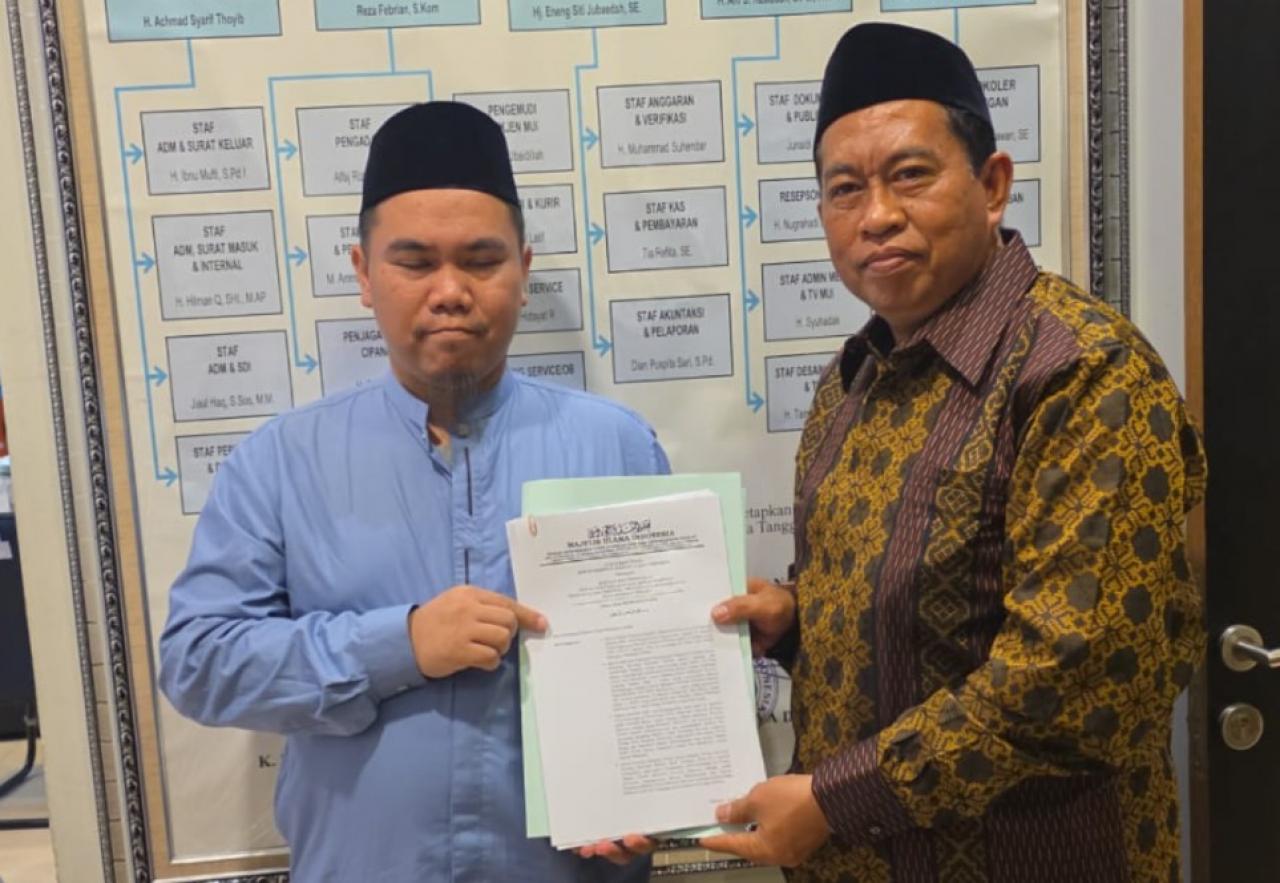 Gambar Guru Besar UIN Alauddin Prof. Andi Marjuni Terima SK Kepengurusan MUI Sulsel 2026–2031