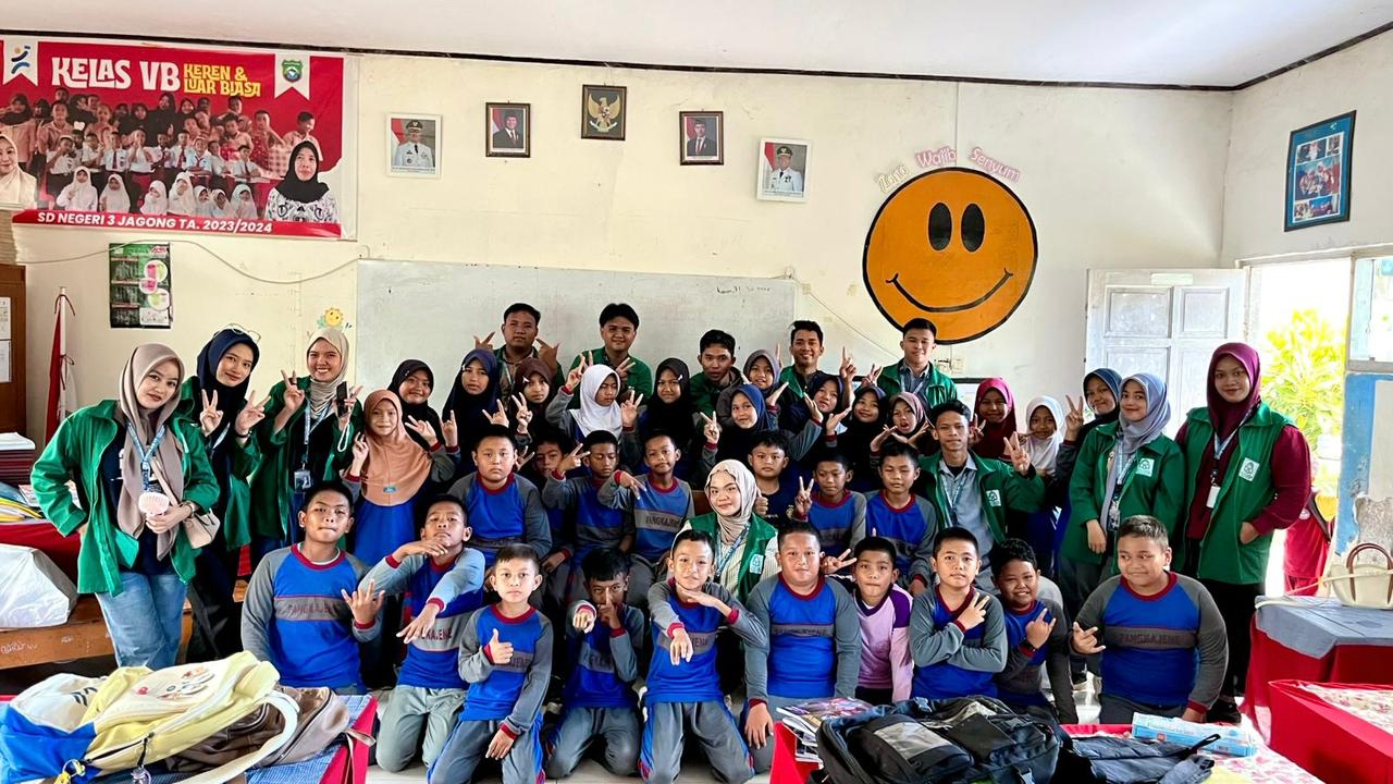 Gambar PHBS ala Ular Tangga Naga, Cara Kreatif KKN UIN Alauddin Edukasi Siswa SDN 03 Jagong