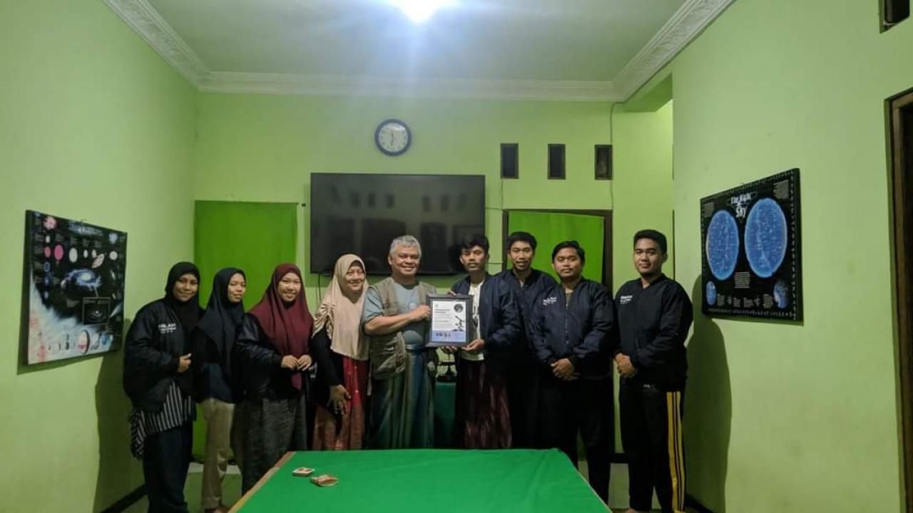 Gambar 11 Mahasiswa Prodi Ilmu Falak UIN Alauddin Rihlah Falakiyah di Pulau Jawa