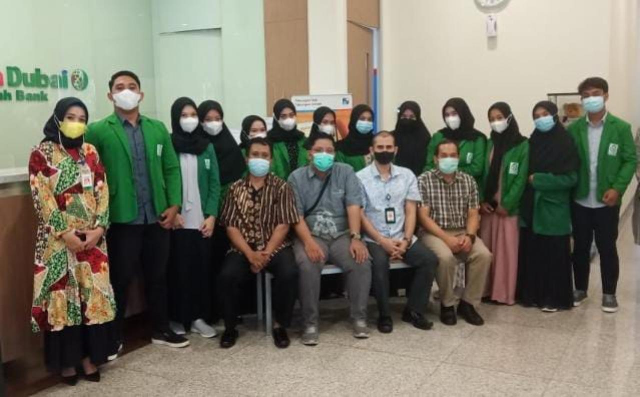 Gambar 12 Mahasiswa Perbankan Syariah UIN Alauddin Magang di Bank Panin Dubai Syariah Makassar