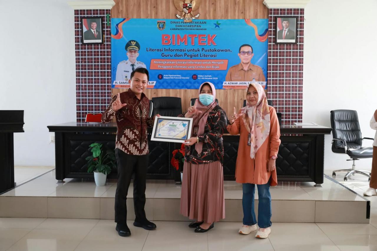Gambar Dosen Ilmu Perpustakaan UIN Alauddin Berbagi Keahlian Literasi Informasi di Polewali Mandar