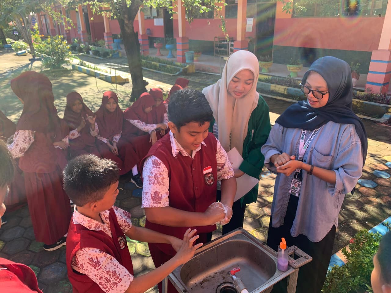 Gambar Mahasiswa KKN UIN Alauddin Edukasi Siswa SDN 40 Cilallang tentang Pentingnya CTPS