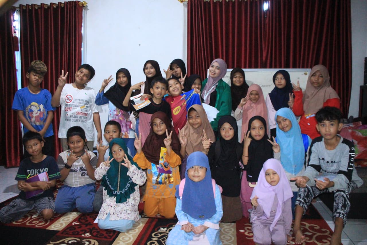 Gambar Mahasiswa KKN UIN Alauddin Hadirkan Bimbingan Belajar Bahasa Inggris bagi Siswa di Cilallang