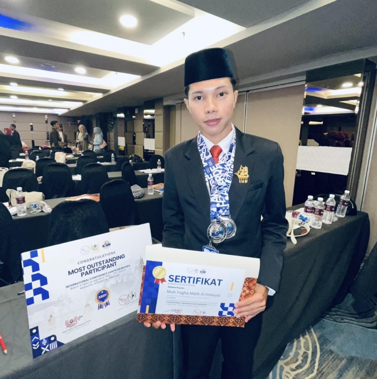 Gambar Mahasiswa UIN Alauddin Raih Dua Penghargaan di International Conference Santri Mendunia
