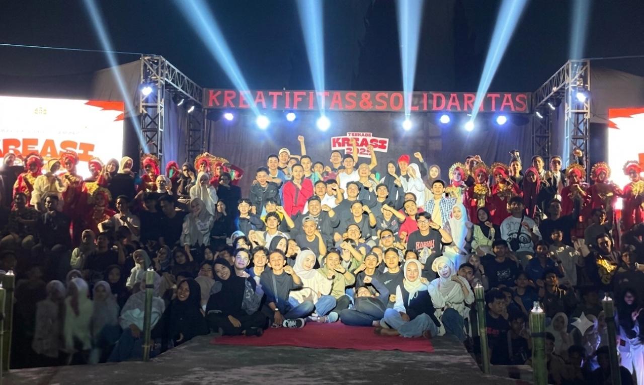 Gambar Satu Dekade KREASI, Mahasiswa Sistem Informasi UIN Alauddin Perkuat Solidaritas Lewat Panggung Seni