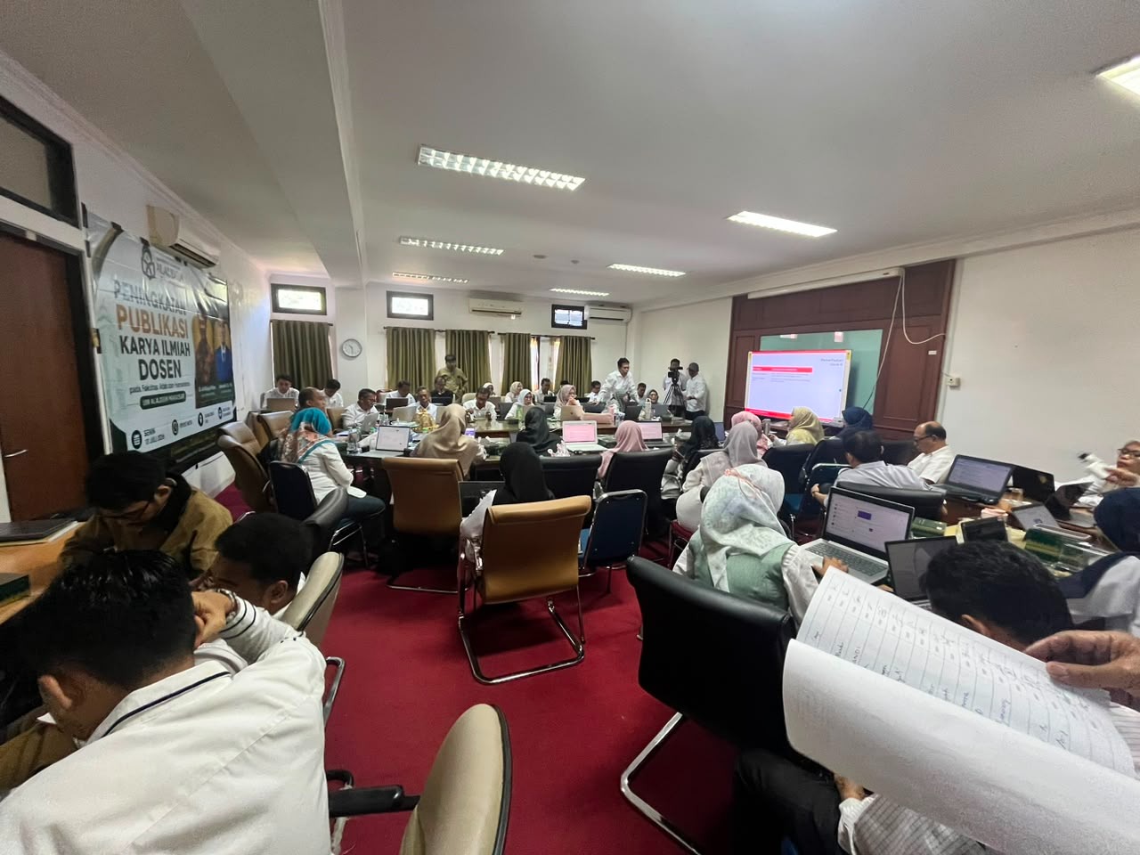 Gambar Fakultas Adab dan Humaniora UIN Alauddin Bekali Dosen Strategi Publikasi Ilmiah dan Pemanfaatan AI u