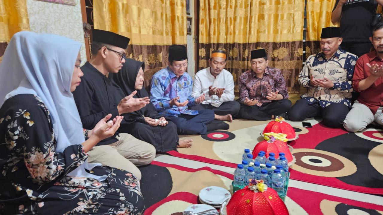 Gambar Rektor UIN Alauddin Dampingi Menteri Agama Kunjungi Rumah Duka Staf Humas DPRD Makassar