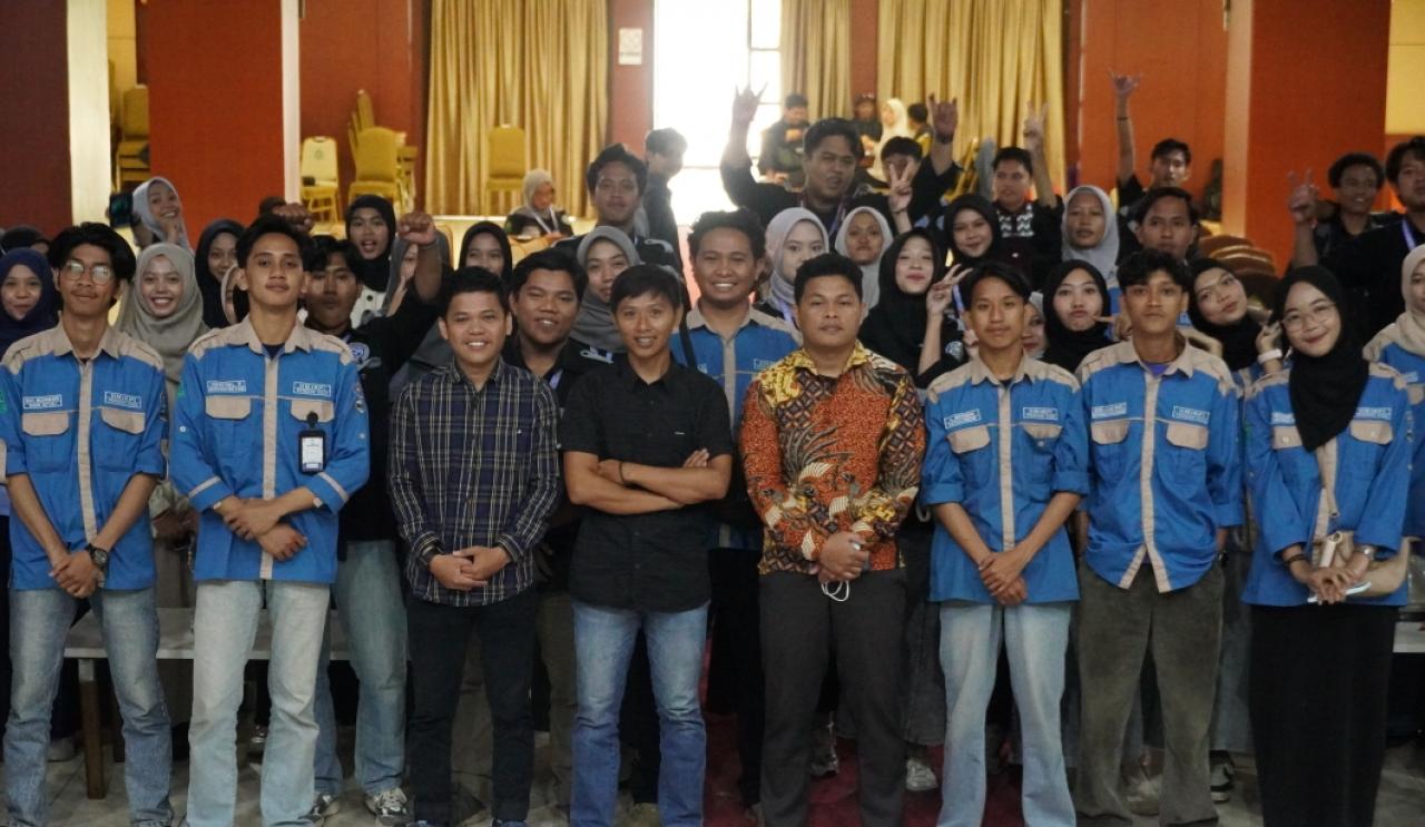 Gambar HMJ KPI Resmi Buka Festco 2025 dan Gelar Seminar Kritis UU ITE