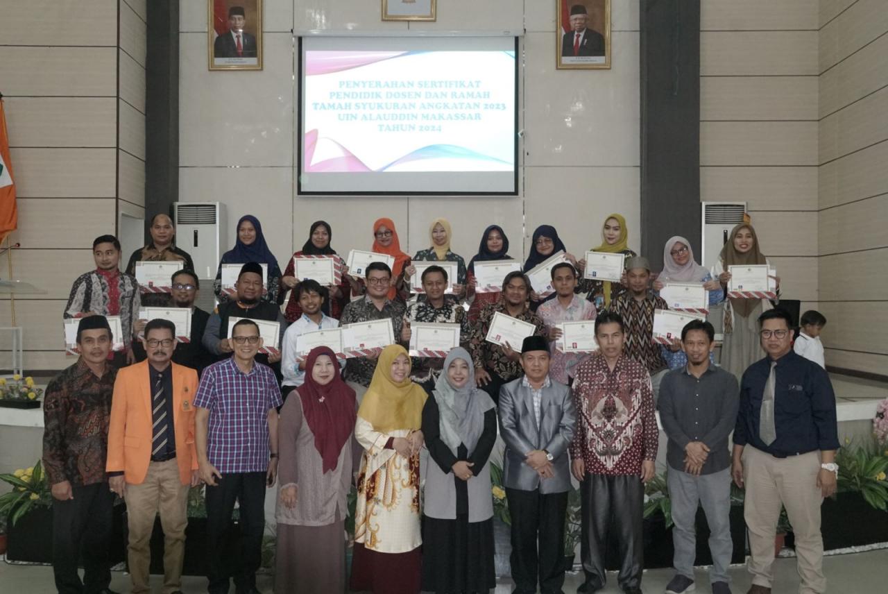 Gambar 21 Dosen UIN Alauddin Makassar Terima Sertifikat Serdos