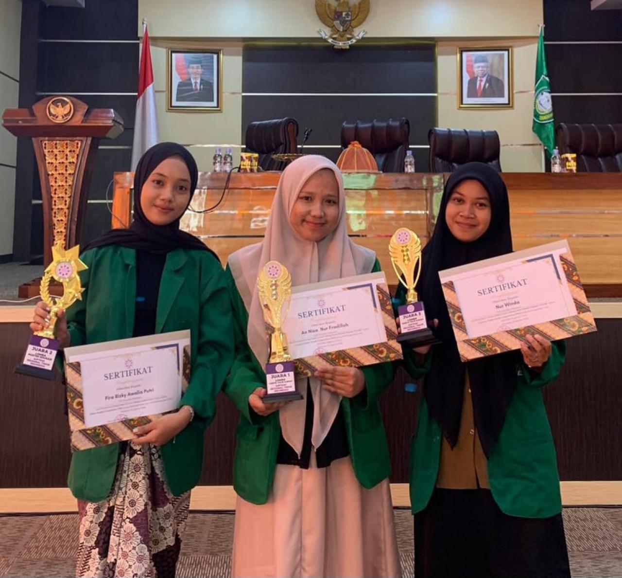 Gambar 3 Mahasiswi Kesmas Raih Juara di Public Health Competition
