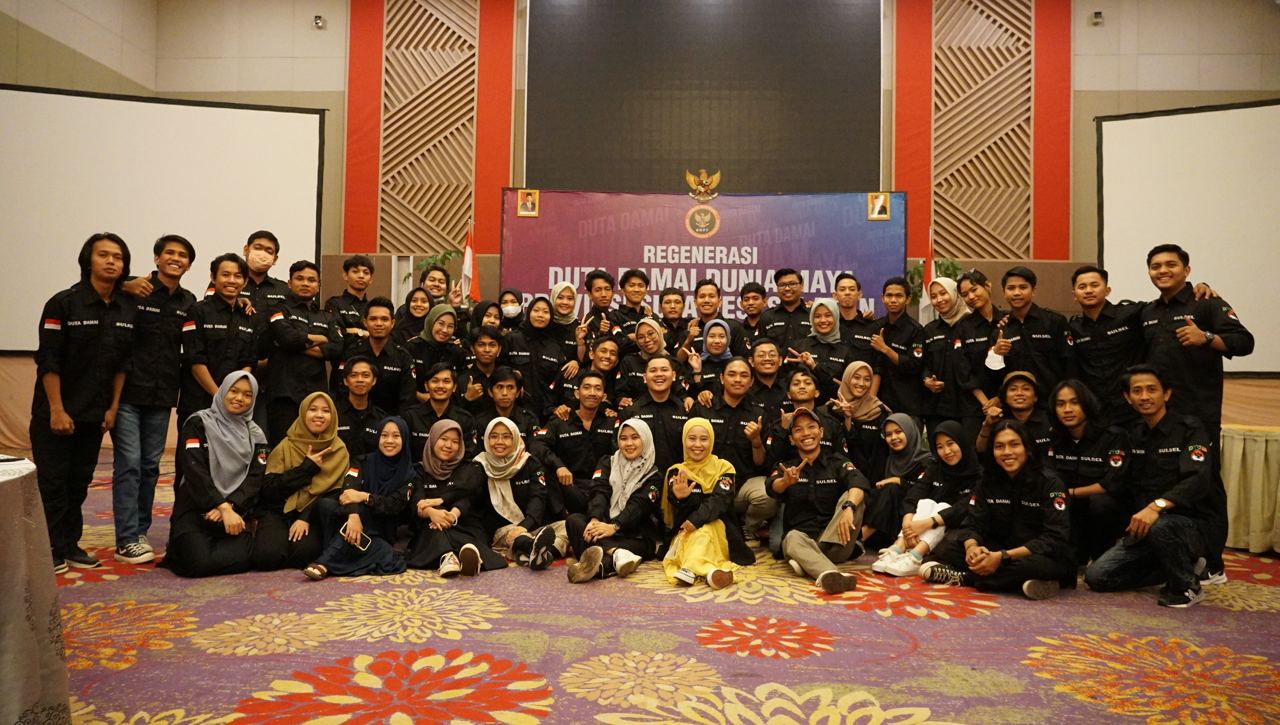 Gambar 4 Mahasiswa FUFP UIN Alauddin Makassar Dikukuhkan Sebagai Duta Damai Dunia Maya Sulsel