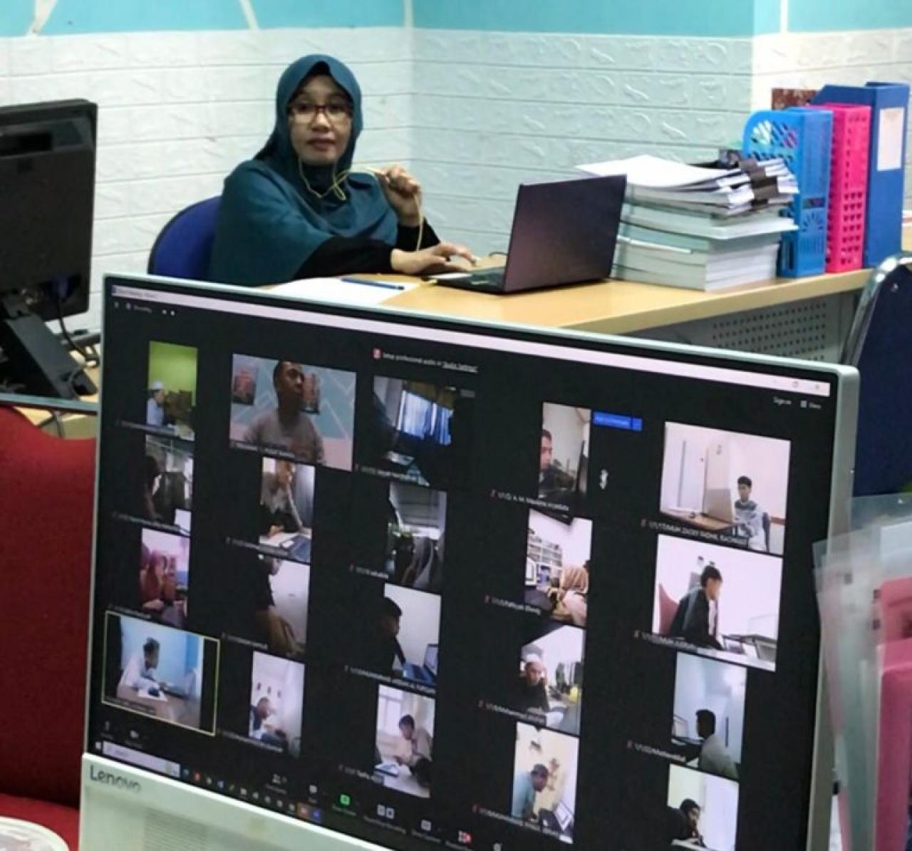 Gambar 63 Calon Penerima Beasiswa Maroko Ikut Ujian CBT  di UPT Bahasa UIN Makassar