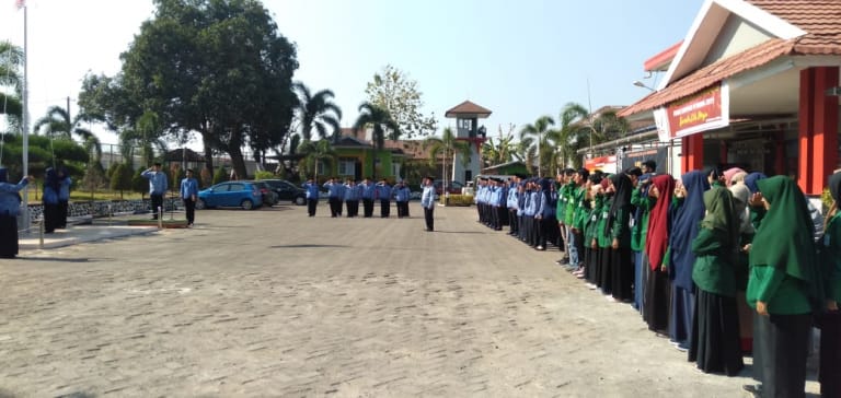 Gambar Tujuh Mahasiswa Kesos UIN Alauddin Upacara Sumpah Pemuda di Lapas Narkotika