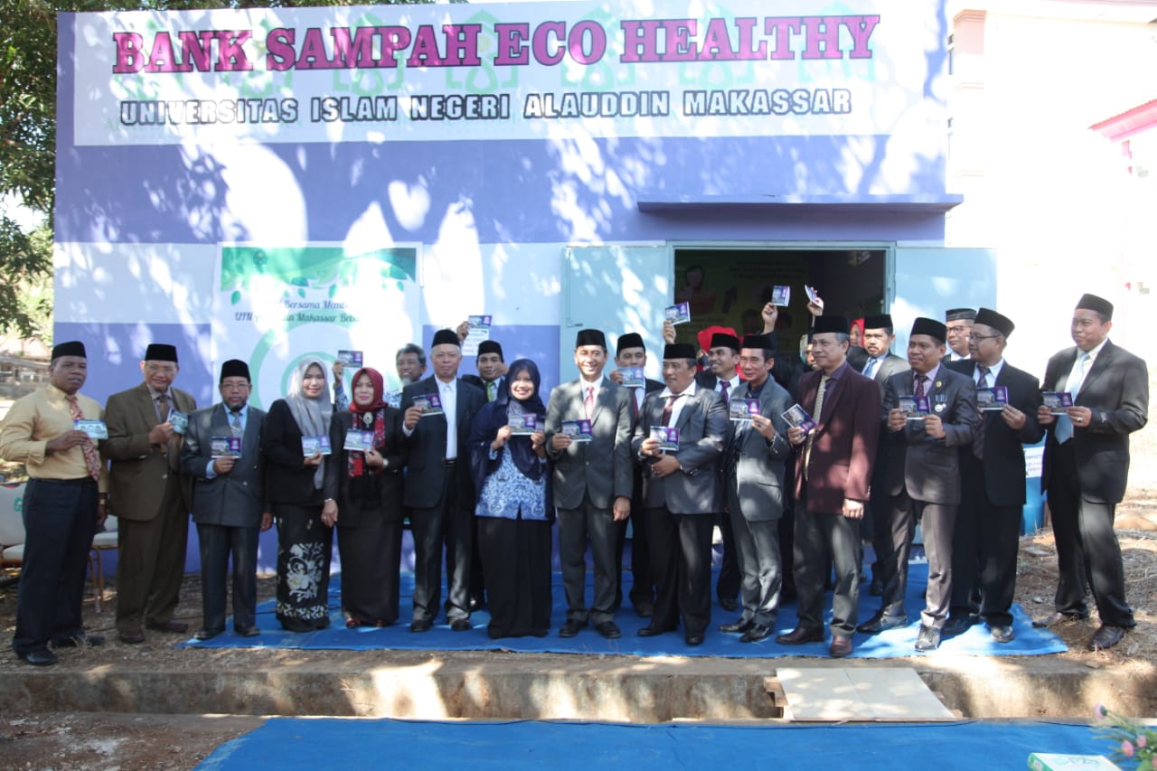 Gambar Wujudkan Pancacita, Rektor UIN Alauddin Launching Bank Sampah
