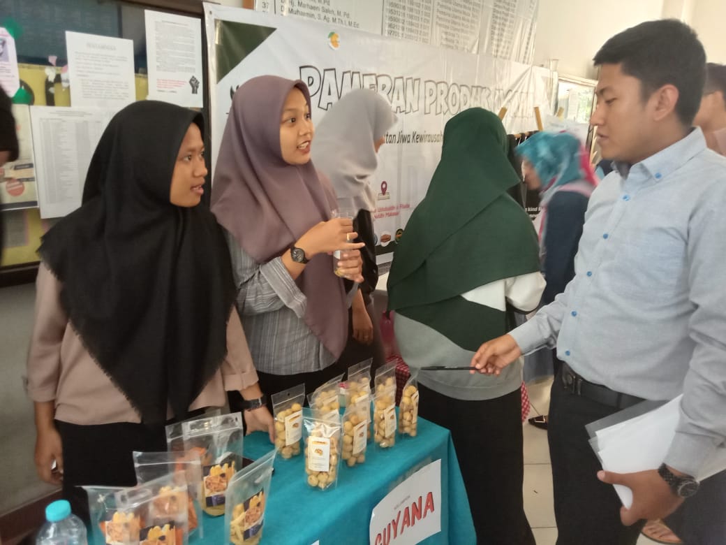 Gambar Mahasiswa Hubungan Internasional UIN Alauddin Pamerankan Produk Usaha