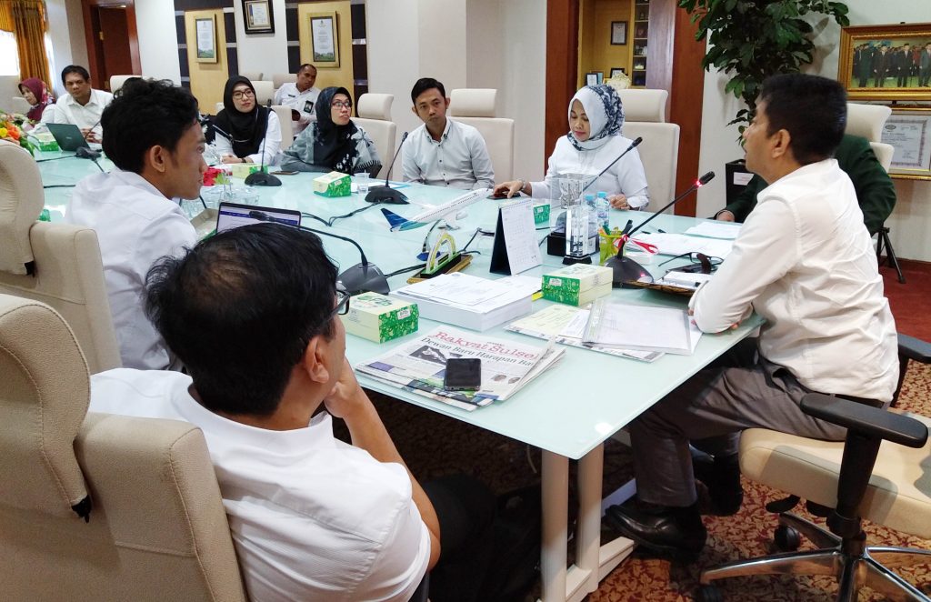 Gambar Rektor NGoPI Bareng dengan Pengelola Rumah Jurnal