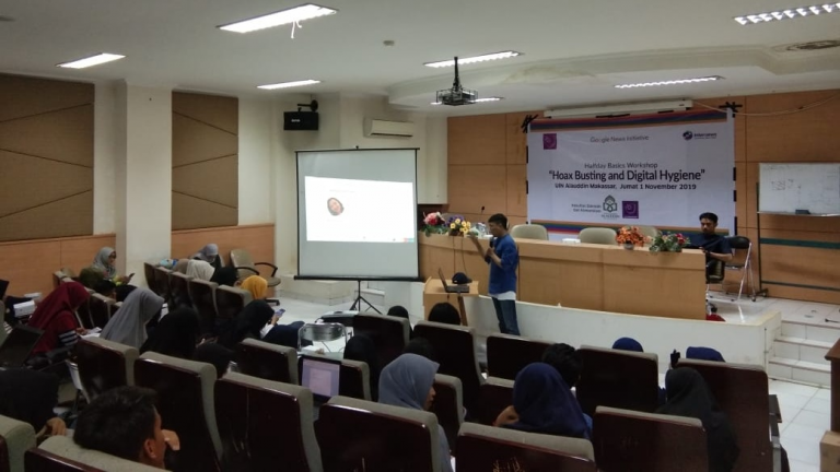 Gambar AJI Makassar Bekali Mahasiswa UIN Alauddin Cara Menangkal Hoax