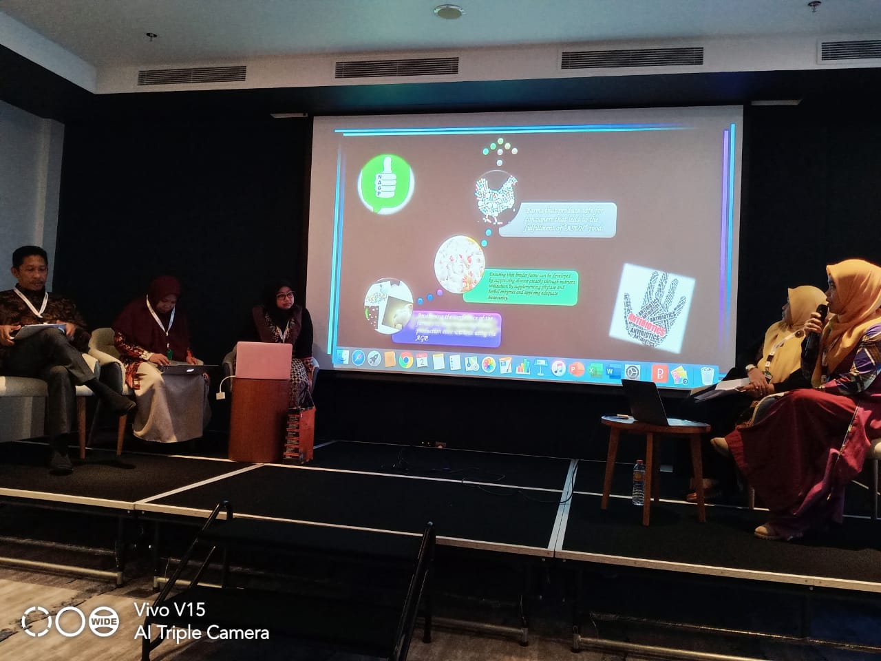 Gambar PANEL KOLABORASI DALAM AICIS 2019 ULAS PETERNAKAN BROILER NON-AGP 