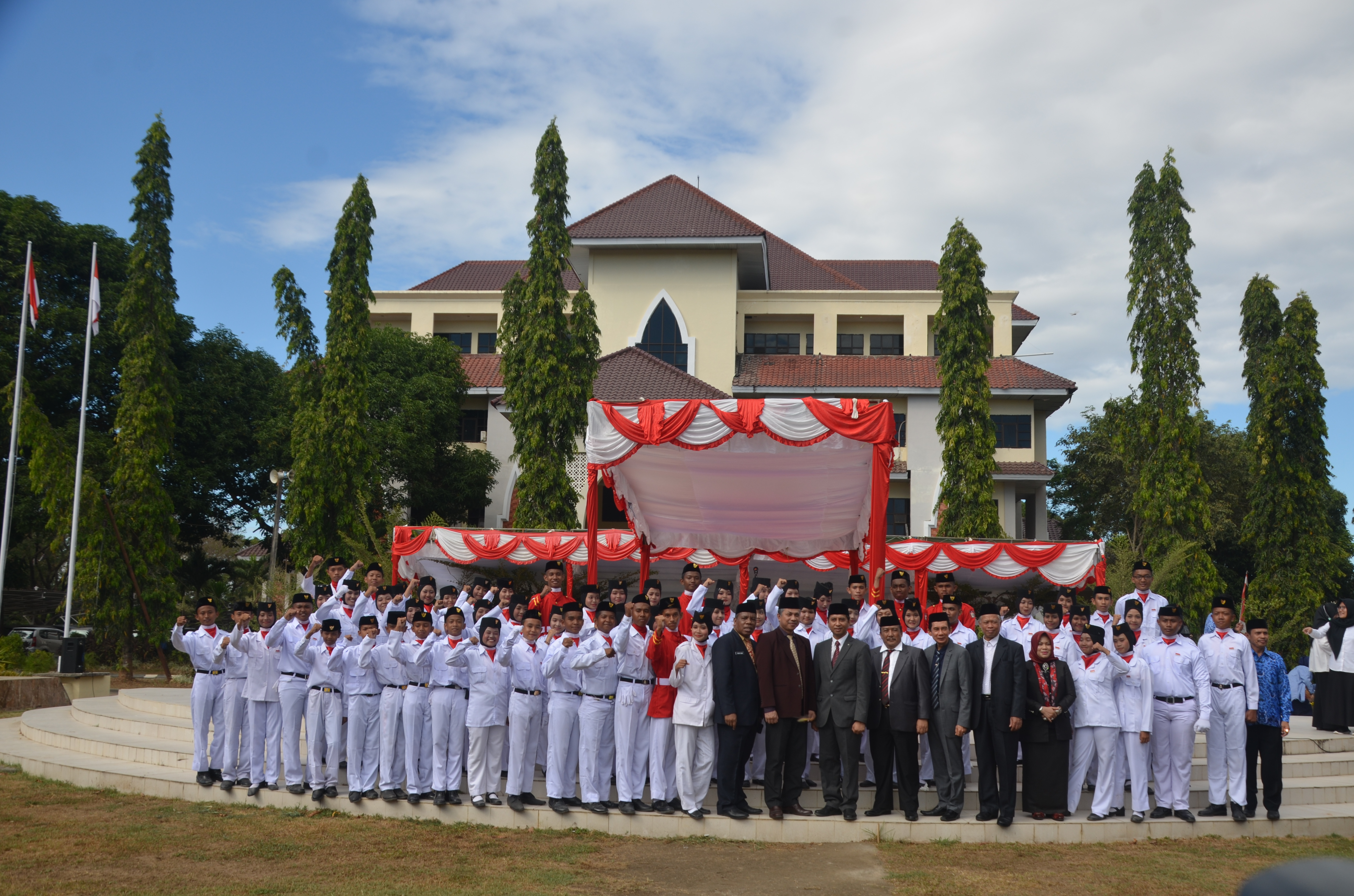Gambar Peringatan HUT RI, 50 Pegawai dan Dosen UIN Alauddin Terima Penghargaan Dari Presiden RI