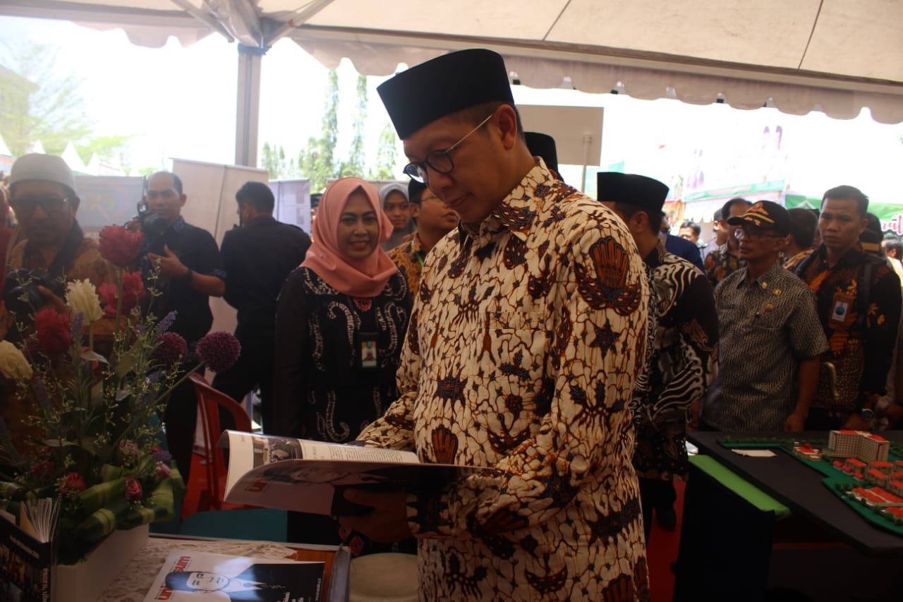 Gambar UIN Alauddin Promosikan Hasil Produksi Mahasiswa Farmasi di Pentas PAI