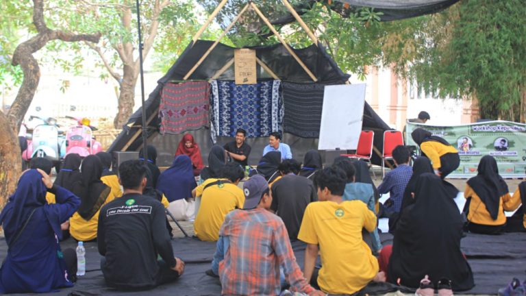 Gambar Anniversary ke-11, ECUINSA Gelar Workshop Kepenulisan