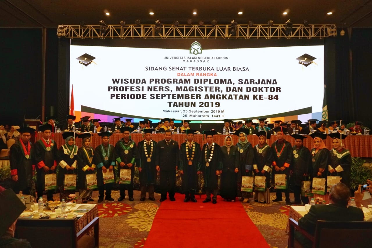 Gambar Rektor UIN Alauddin Kukuhkan 1740 Wisudawan