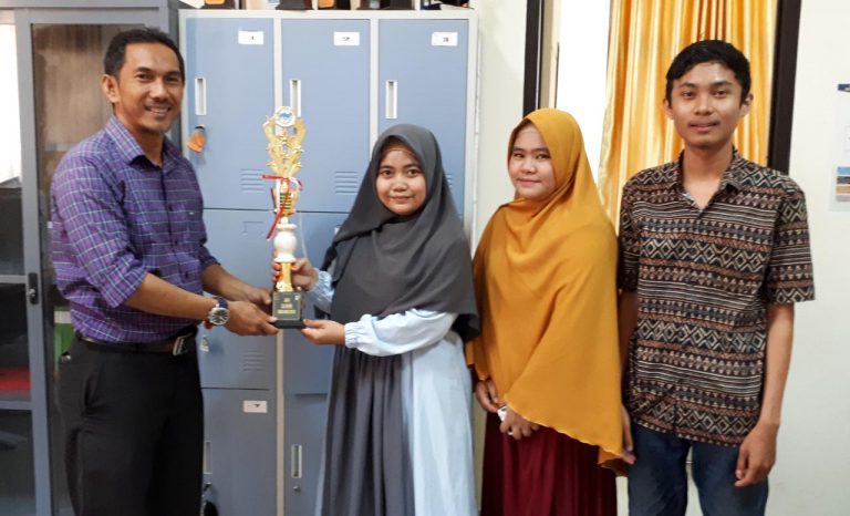 Gambar Ikuti Call For Paper SFE, Tiga Mahasiswa Ekonomi Islam Sabet Juara II 