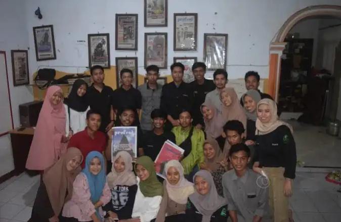 Gambar Bahas Pemanfaatan SDM, UKM LIMA Kunjungi Redaksi LPM Profesi UNM 