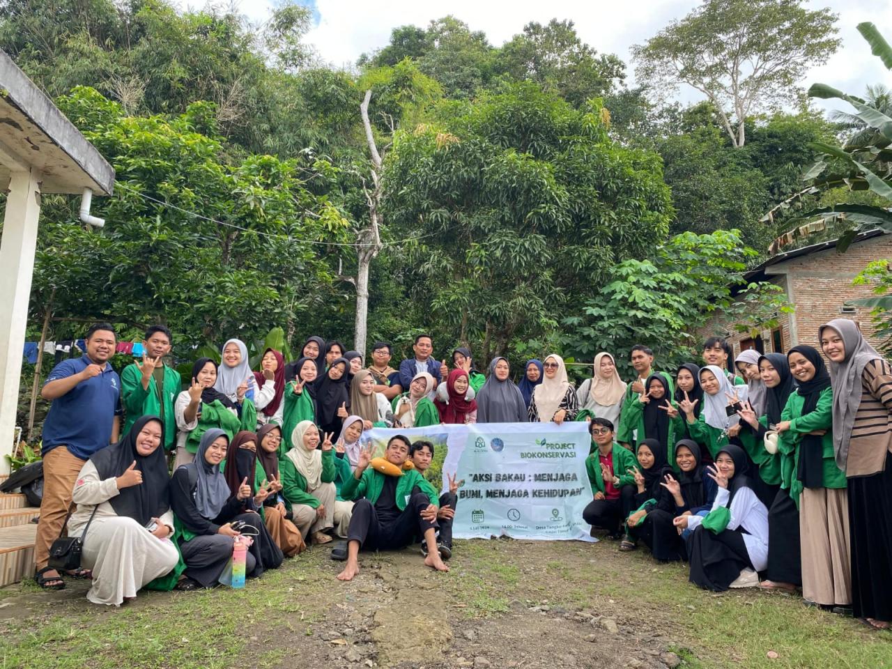 Gambar Aksi Bakau Mahasiswa Pendidikan Biologi UIN Alauddin, Edukasi Masyarakat di Tongke-tongke Sinjai